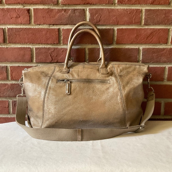 •Ecco Beige Genuine Pebble Leather Silver Metallic Weekender Tote Travel Bag - Picture 1 of 16